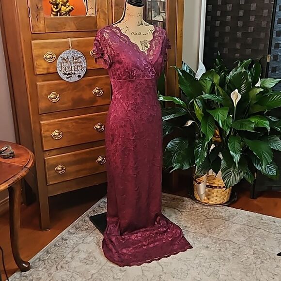 NWT Marina Burgundy lace maxi dress size 8 - Picture 4 of 15